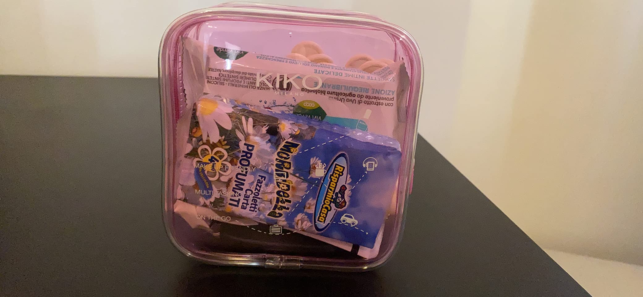 Piccola rispetto alle foto