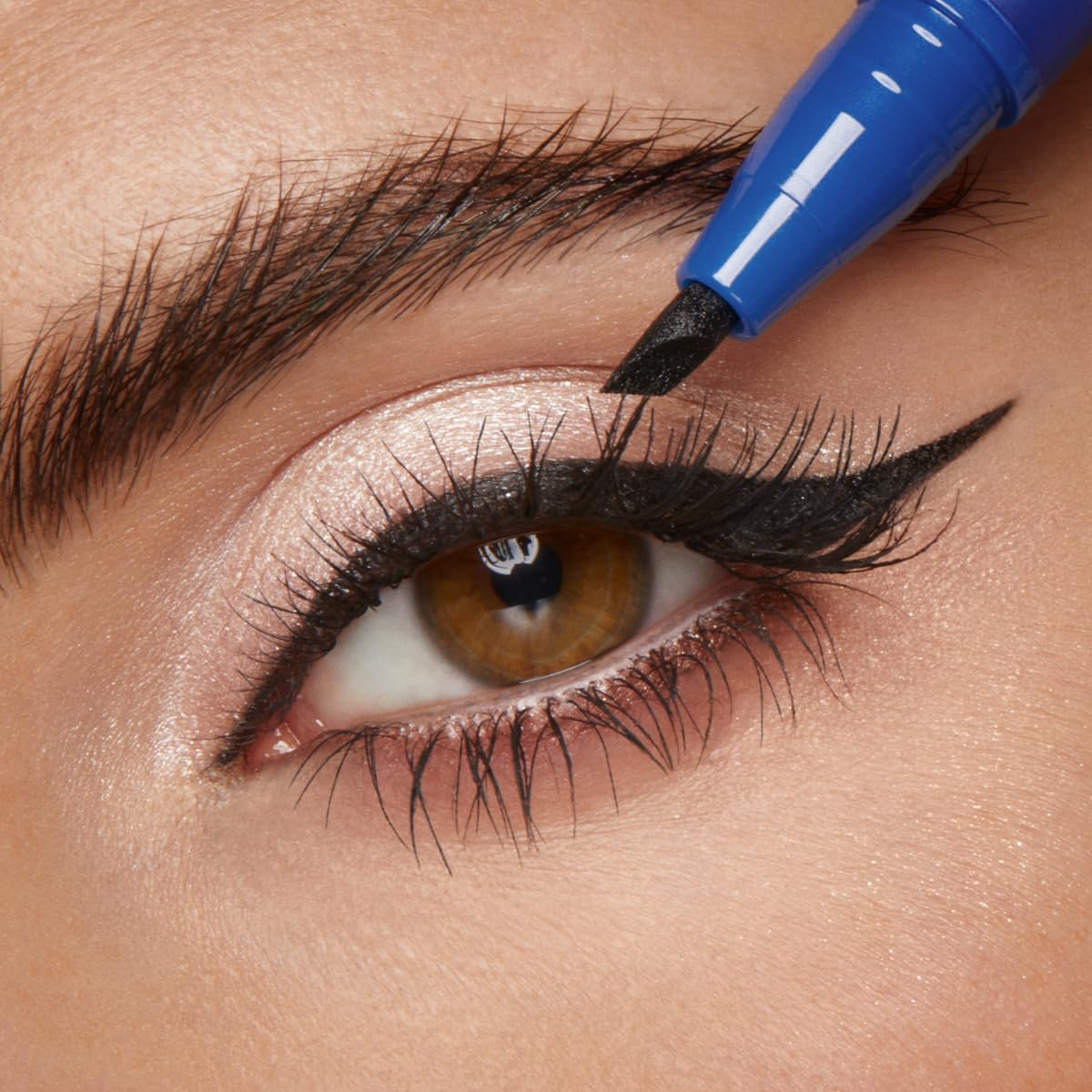 kiko-milano-blue-me-36h-mascara-volume-e-eyeliner-waterproof-duo-set-occhi-in-po image 4