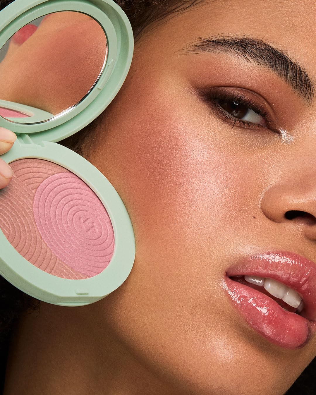 kiko-milano-kind-by-kiko-silky-touch-powder-duo-blush-01-blush-duo-in-polvere-bi image 7