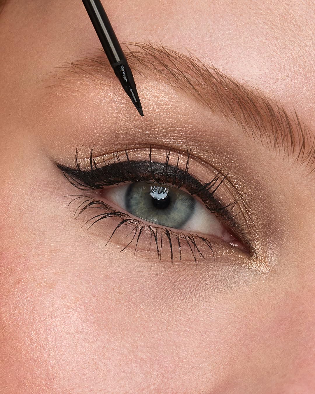 kiko-milano-kind-by-kiko-high-definition-eyeliner-01-eyeliner-liquido-a-lunga-du image 5