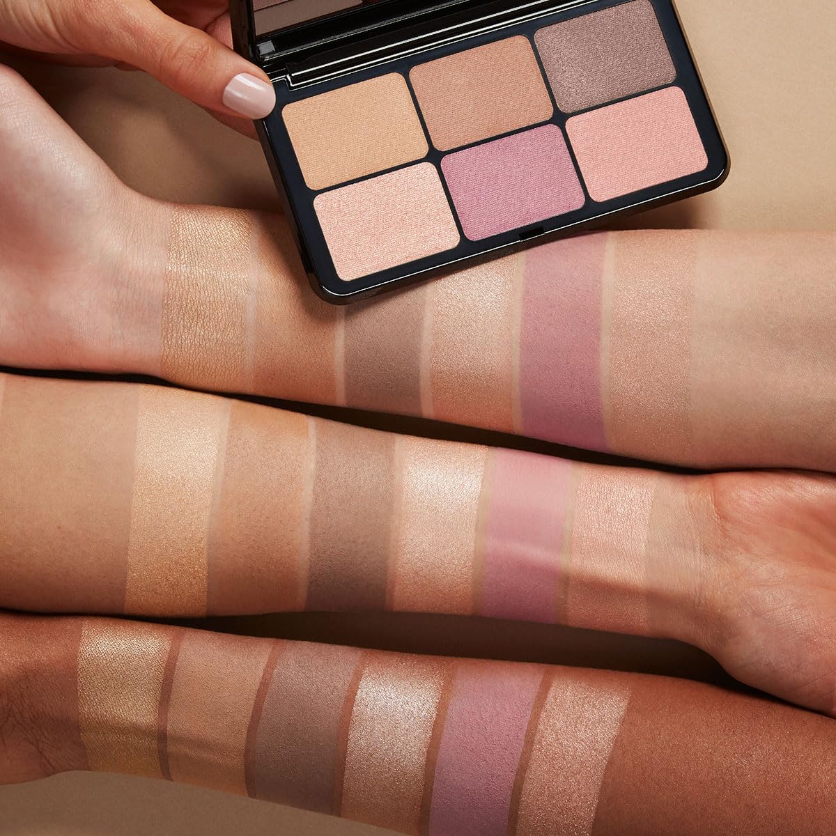 kiko-milano-irresistible-total-look-face-powder-palette-01-palette-viso-con-2-te image 5