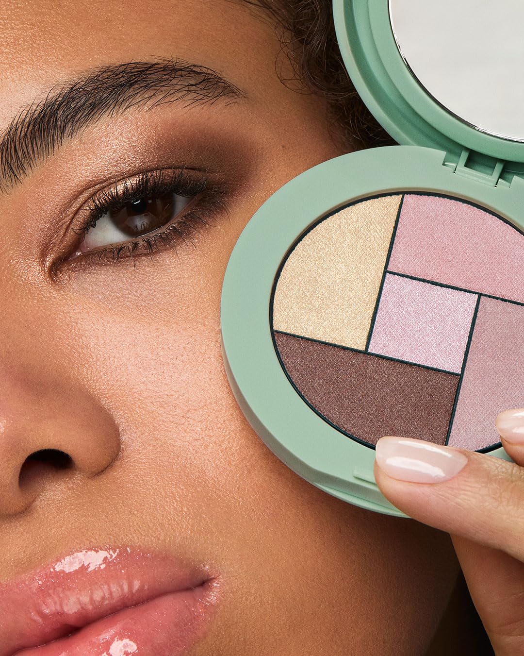 kiko-milano-kind-by-kiko-soft-touch-eyeshadow-palette-01-palette-occhi-con-5-omb image 6