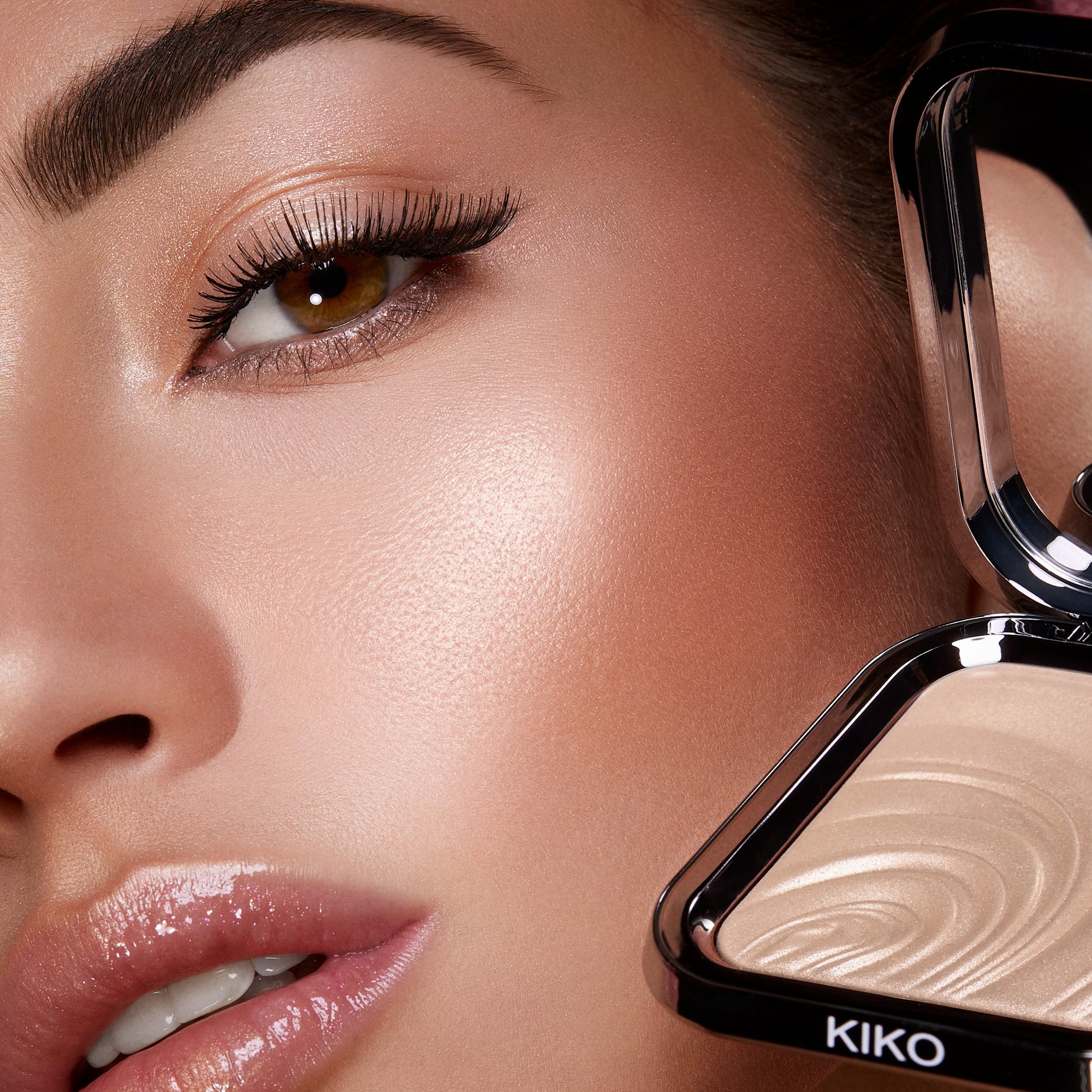 kiko-milano-glow-fusion-intense-powder-highlighter-01-illuminante-viso-in-polver image 4