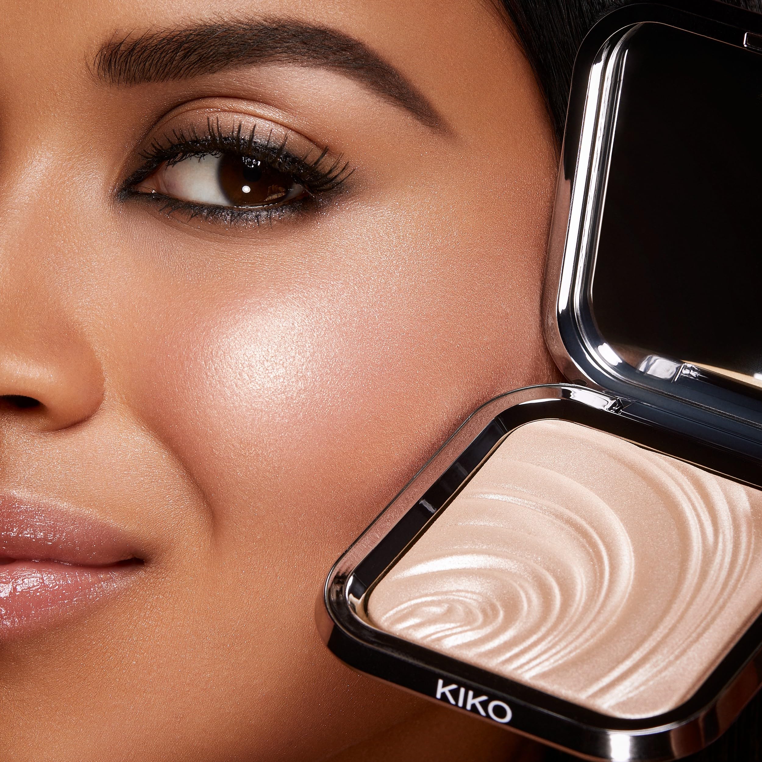 kiko-milano-glow-fusion-intense-powder-highlighter-01-illuminante-viso-in-polver image 5